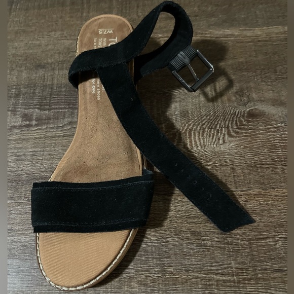 TOMS Black Strap Sandals with Small Heel - Size US 7.5 - Picture 6 of 6